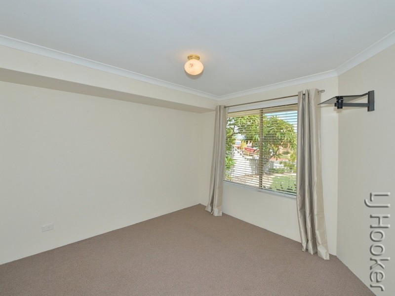 1/6 Dory Close, Halls Head WA 6210