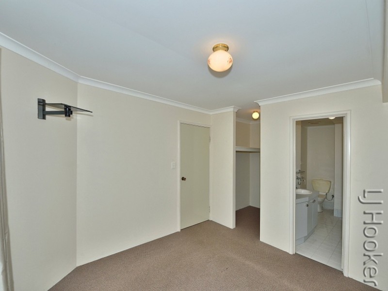 1/6 Dory Close, Halls Head WA 6210