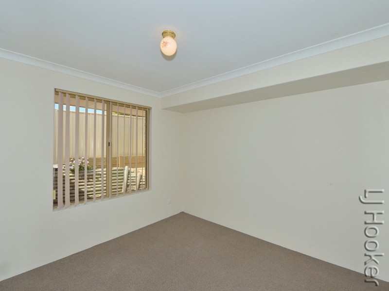 1/6 Dory Close, Halls Head WA 6210