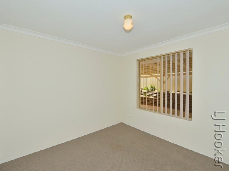 1/6 Dory Close, Halls Head WA 6210