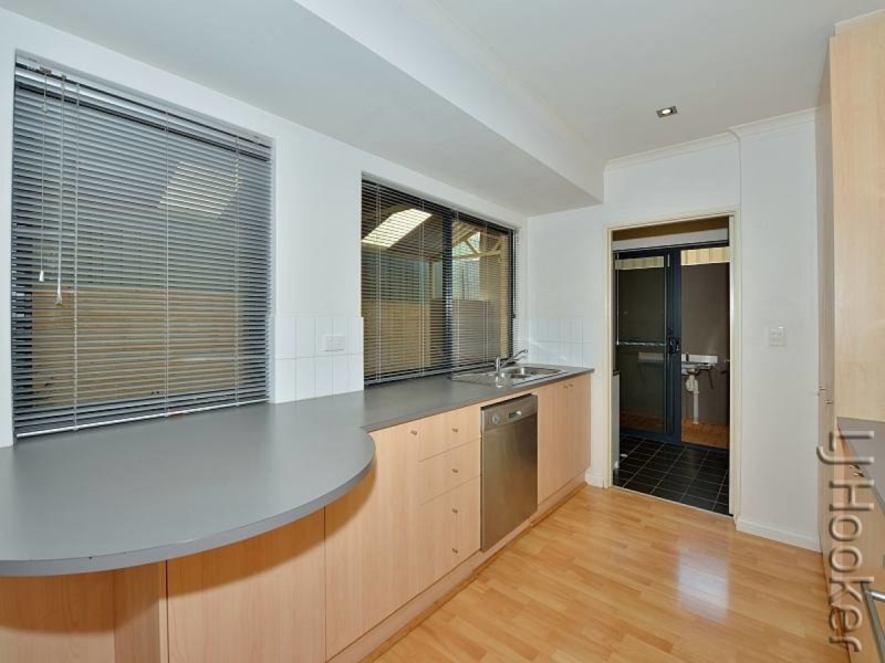 32/1 Mariners Cove Drive, Dudley Park WA 6210