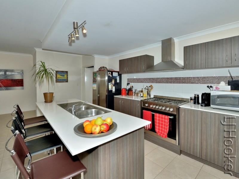 20 Frederick Way, Wannanup WA 6210