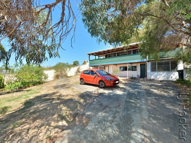 9 Valley Road, Halls Head WA 6210