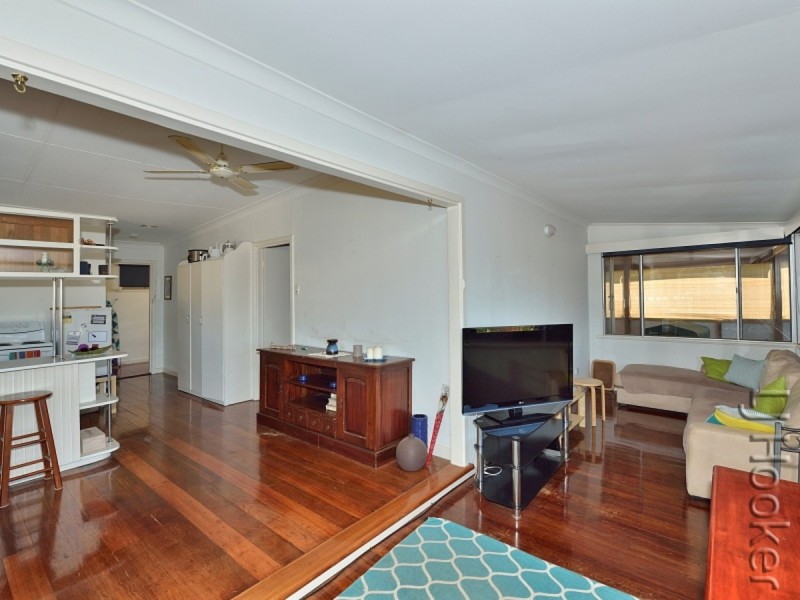 9 Valley Road, Halls Head WA 6210