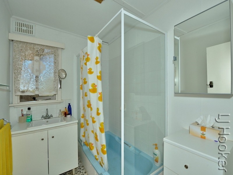 9 Valley Road, Halls Head WA 6210