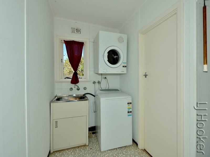 9 Valley Road, Halls Head WA 6210