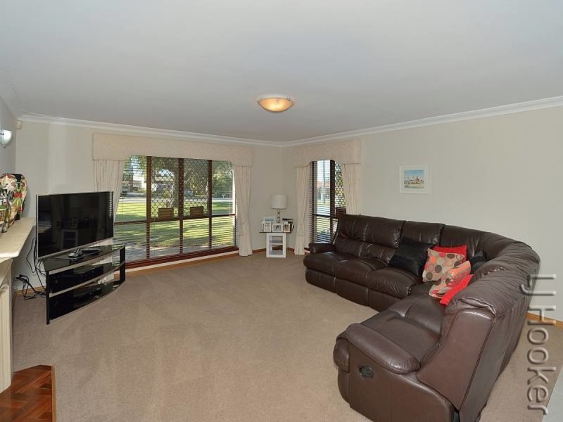 18 Lindley Road, Halls Head WA 6210