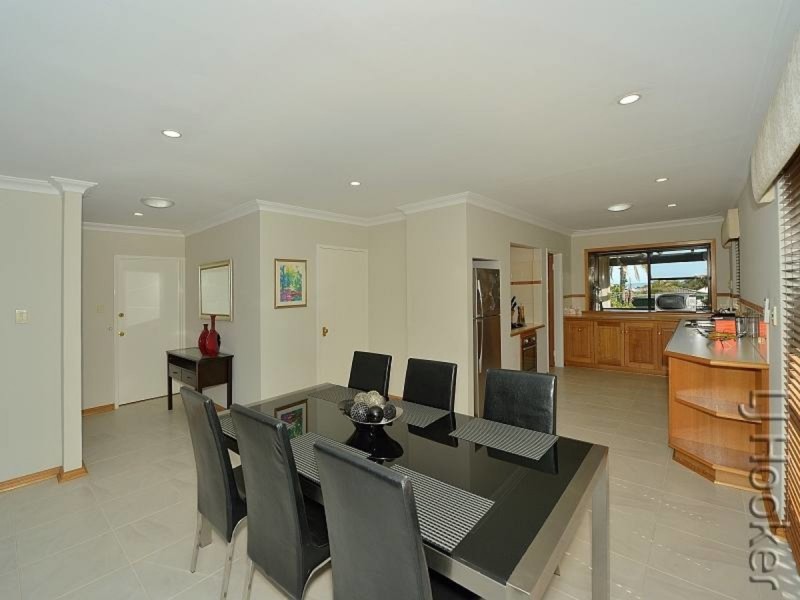 18 Lindley Road, Halls Head WA 6210