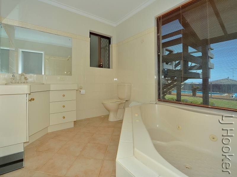 18 Lindley Road, Halls Head WA 6210