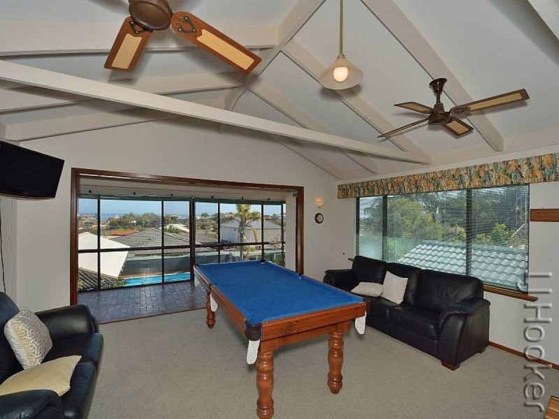 18 Lindley Road, Halls Head WA 6210