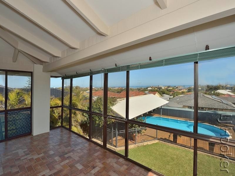 18 Lindley Road, Halls Head WA 6210