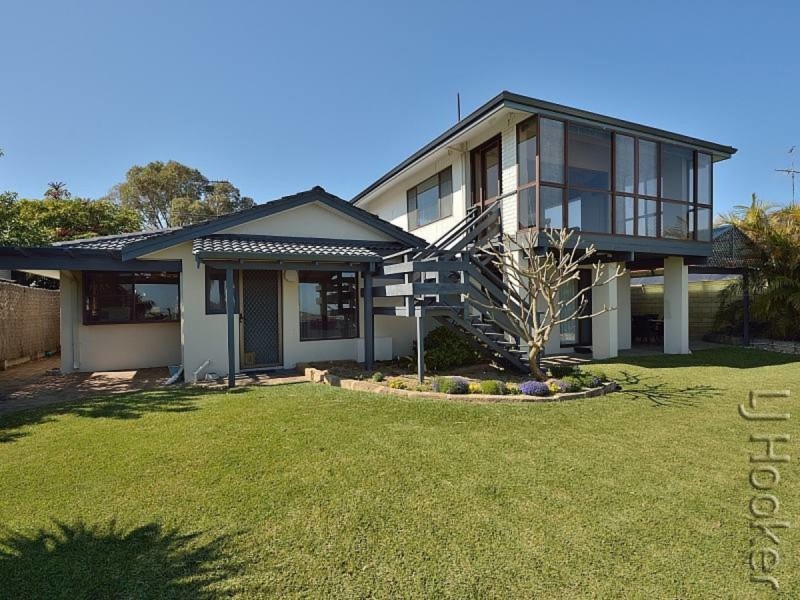 18 Lindley Road, Halls Head WA 6210