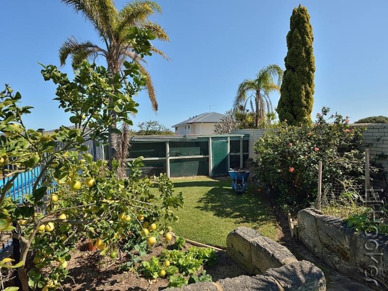 18 Lindley Road, Halls Head WA 6210