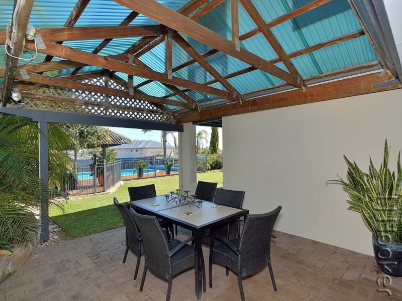 18 Lindley Road, Halls Head WA 6210