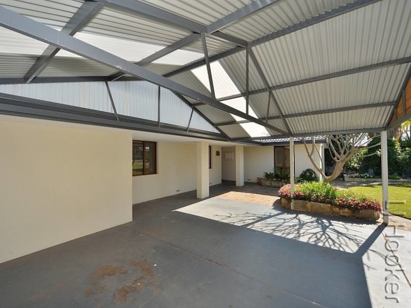 18 Lindley Road, Halls Head WA 6210