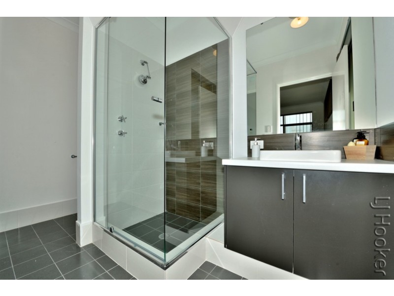 33 Aquamarine Parade, Karnup WA 6176