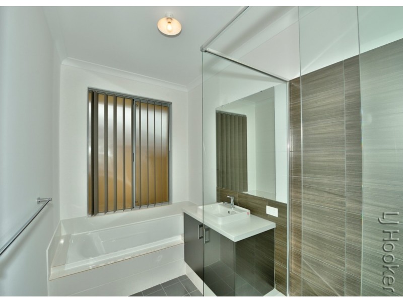 33 Aquamarine Parade, Karnup WA 6176