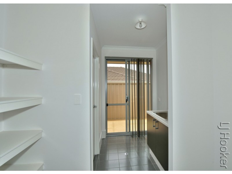 33 Aquamarine Parade, Karnup WA 6176