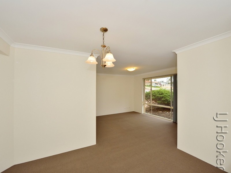 10 Floribunda Avenue, Halls Head WA 6210