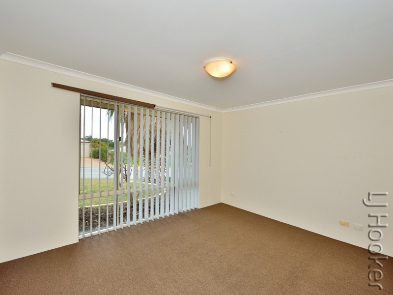 10 Floribunda Avenue, Halls Head WA 6210