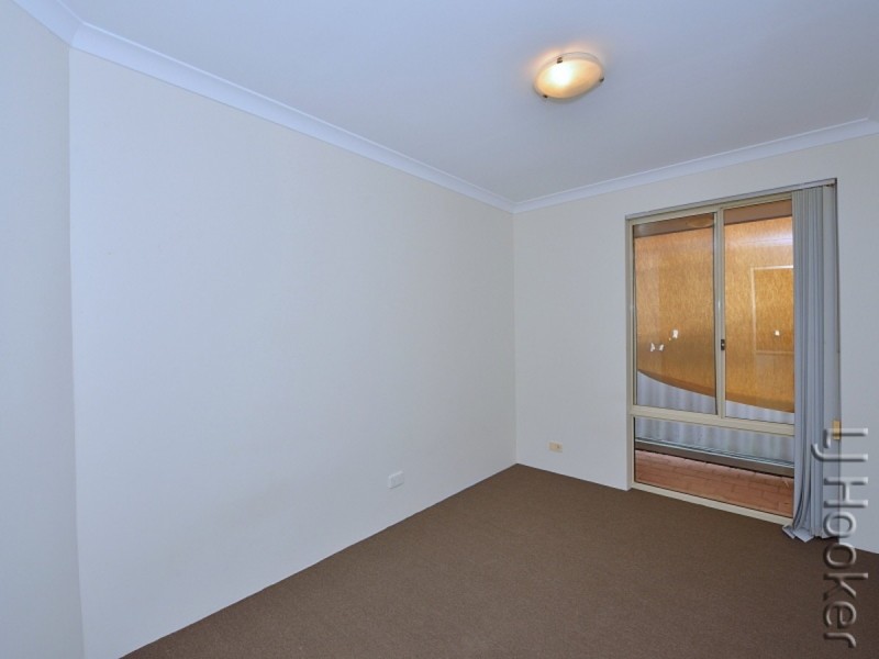 10 Floribunda Avenue, Halls Head WA 6210