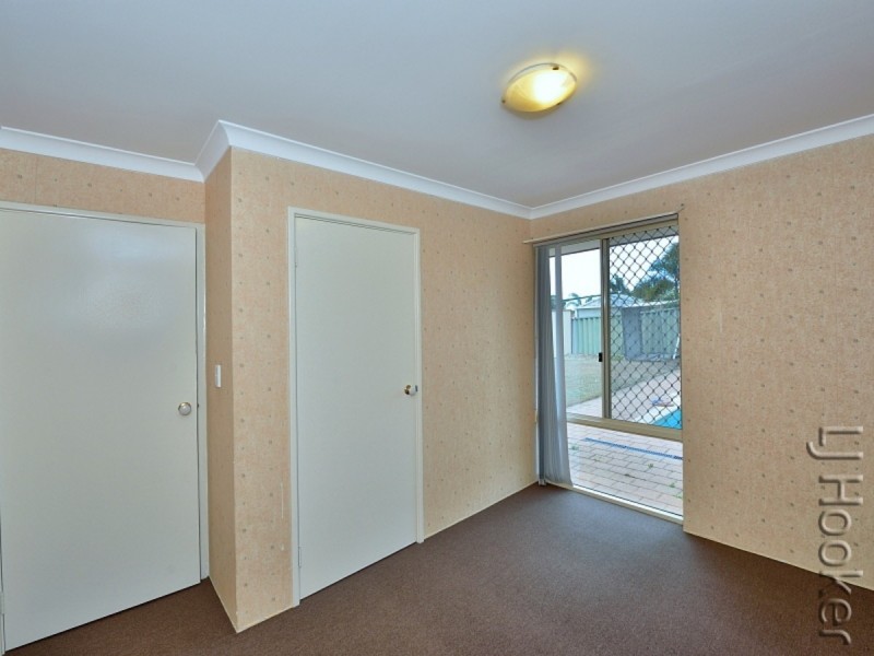 10 Floribunda Avenue, Halls Head WA 6210