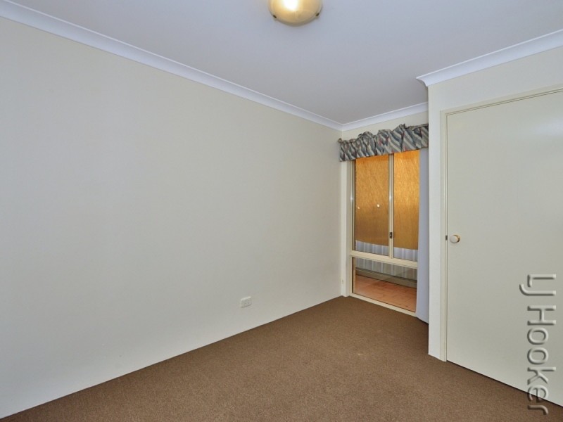 10 Floribunda Avenue, Halls Head WA 6210