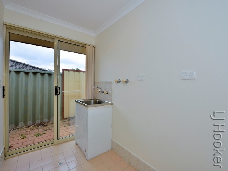 10 Floribunda Avenue, Halls Head WA 6210