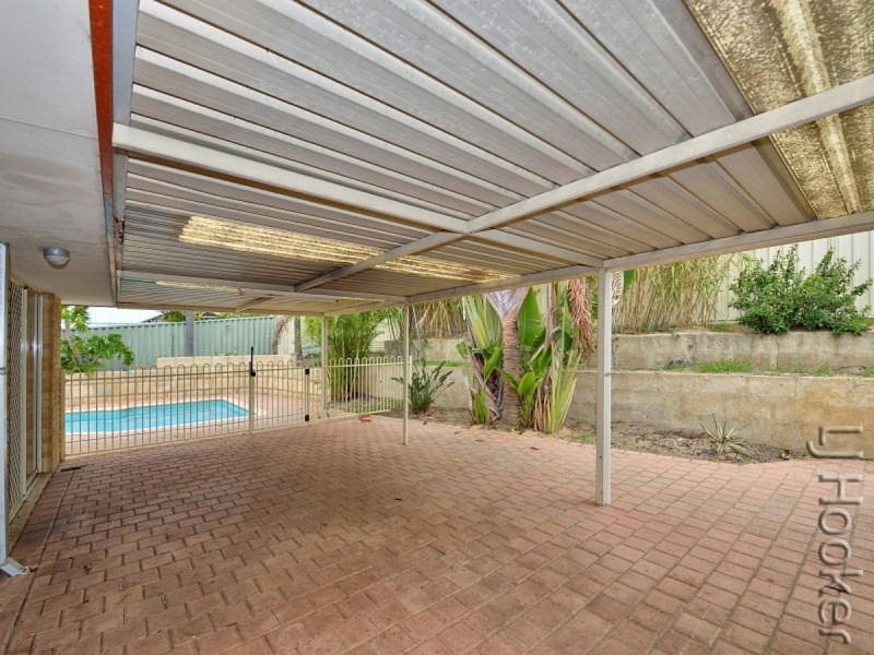 10 Floribunda Avenue, Halls Head WA 6210