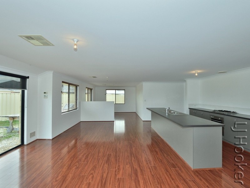 25 Highcliffe Circle, Lakelands WA 6180