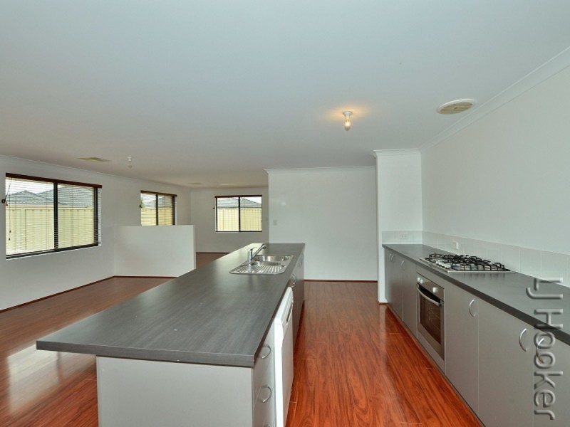 25 Highcliffe Circle, Lakelands WA 6180