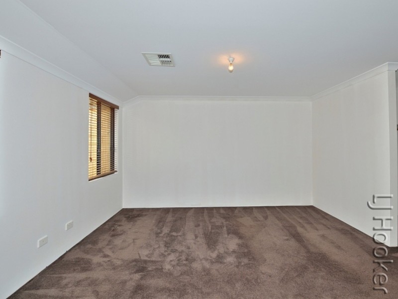 25 Highcliffe Circle, Lakelands WA 6180