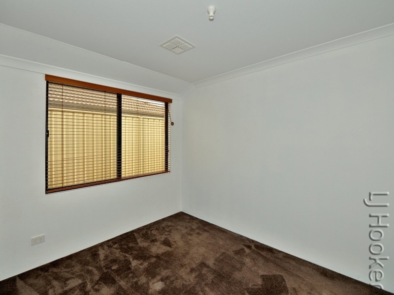 25 Highcliffe Circle, Lakelands WA 6180