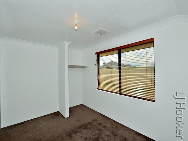 25 Highcliffe Circle, Lakelands WA 6180