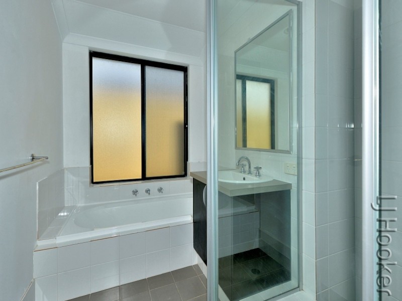 25 Highcliffe Circle, Lakelands WA 6180