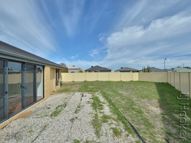 25 Highcliffe Circle, Lakelands WA 6180