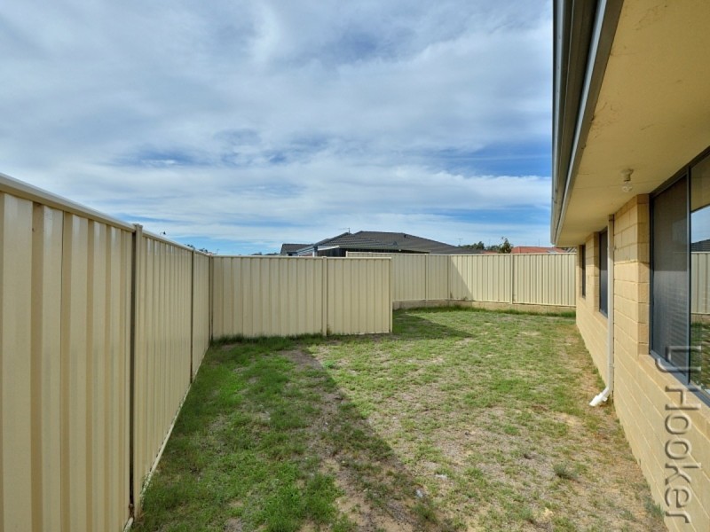 25 Highcliffe Circle, Lakelands WA 6180