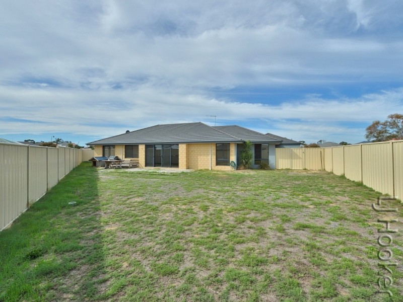 25 Highcliffe Circle, Lakelands WA 6180