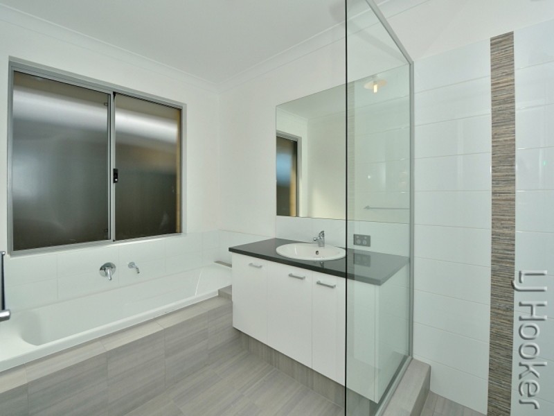 8 Triller Lane, Erskine WA 6210