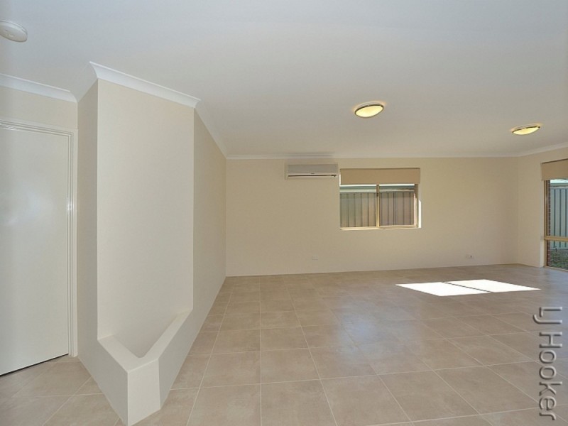 38 Paradise Circuit, Halls Head WA 6210