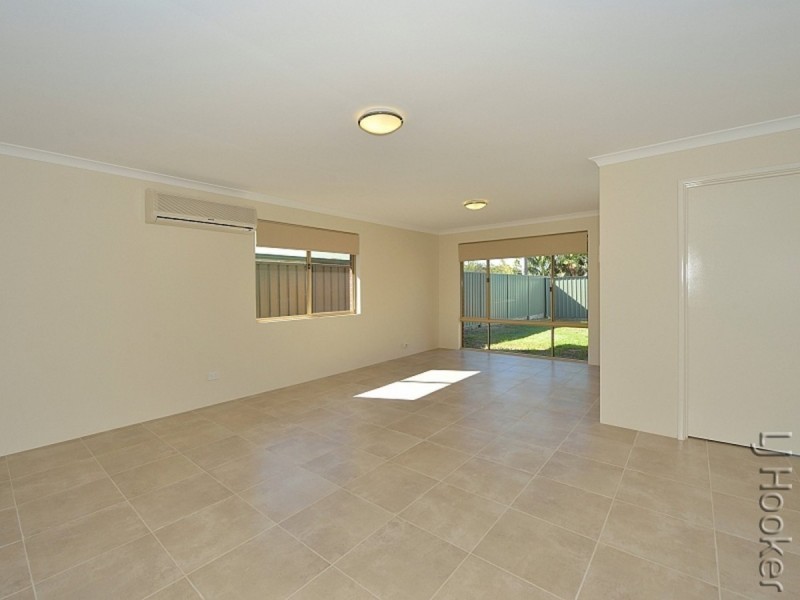 38 Paradise Circuit, Halls Head WA 6210