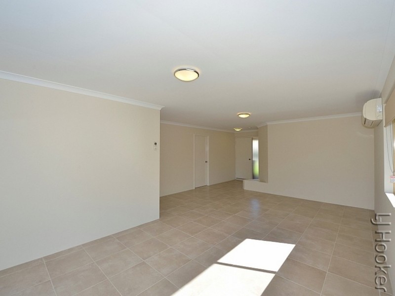38 Paradise Circuit, Halls Head WA 6210