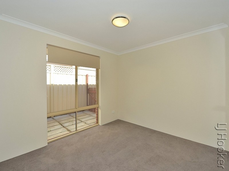 38 Paradise Circuit, Halls Head WA 6210