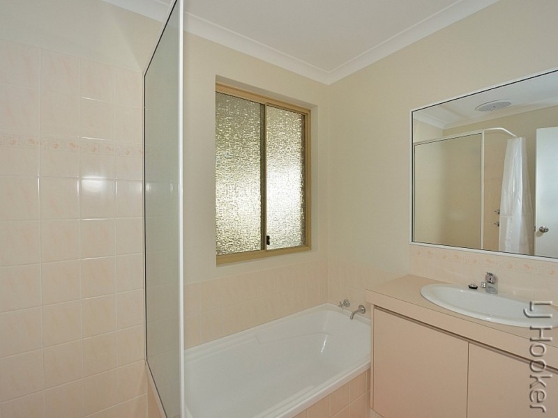38 Paradise Circuit, Halls Head WA 6210
