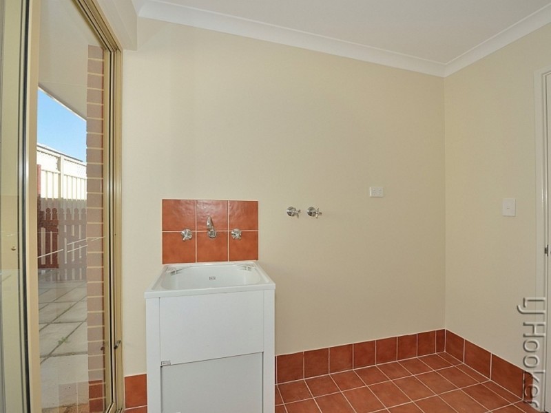 38 Paradise Circuit, Halls Head WA 6210