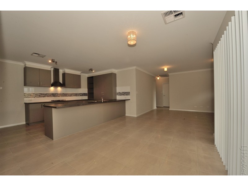 14 Pinegrove Vista, Meadow Springs WA 6210