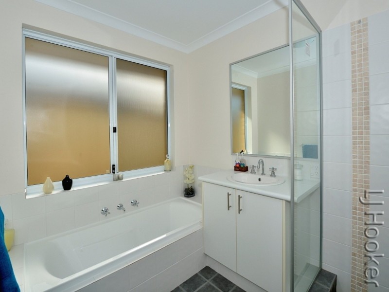 34 Britawast Road, Madora Bay WA 6210