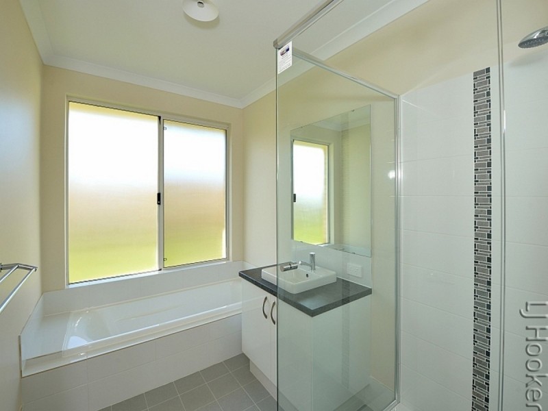 16 Azelia Approach, Madora Bay WA 6210