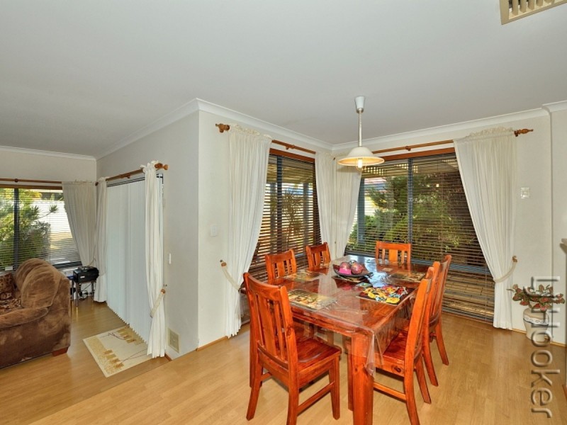 7 Suncrest Meander, Meadow Springs WA 6210