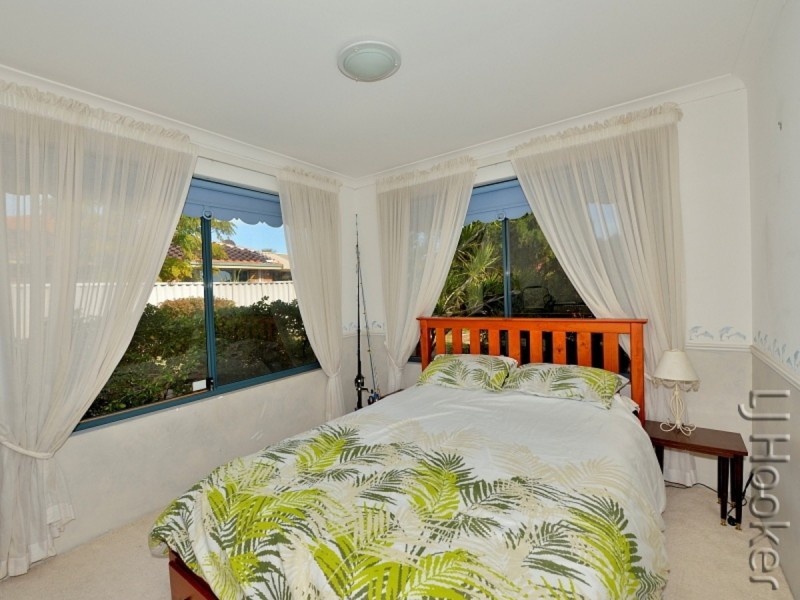 7 Suncrest Meander, Meadow Springs WA 6210